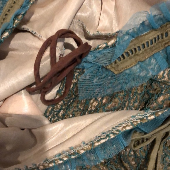 Beautiful dress - Picture 5 of 6